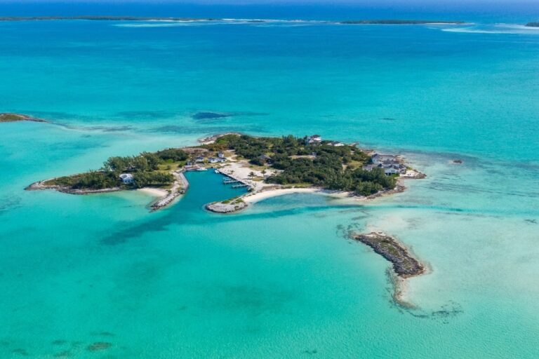 Crown Pigeon Island & Cays