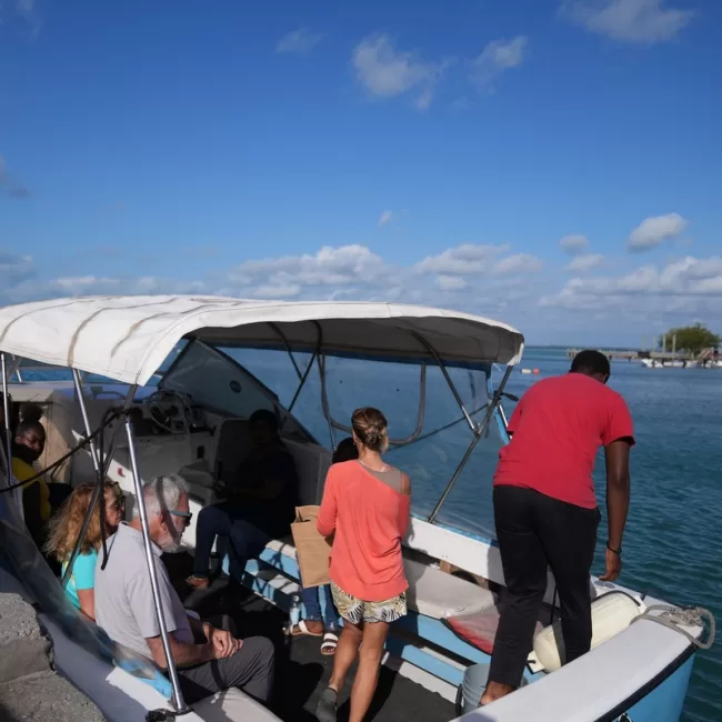DSC00727 boat taxi harbour island
